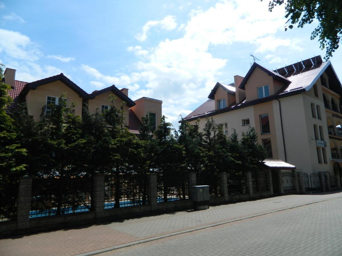 Pod Arkadami Hotel Darlowko Exterior foto