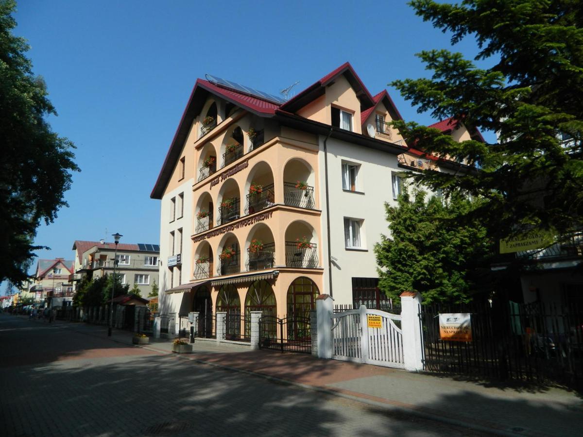Pod Arkadami Hotel Darlowko Exterior foto